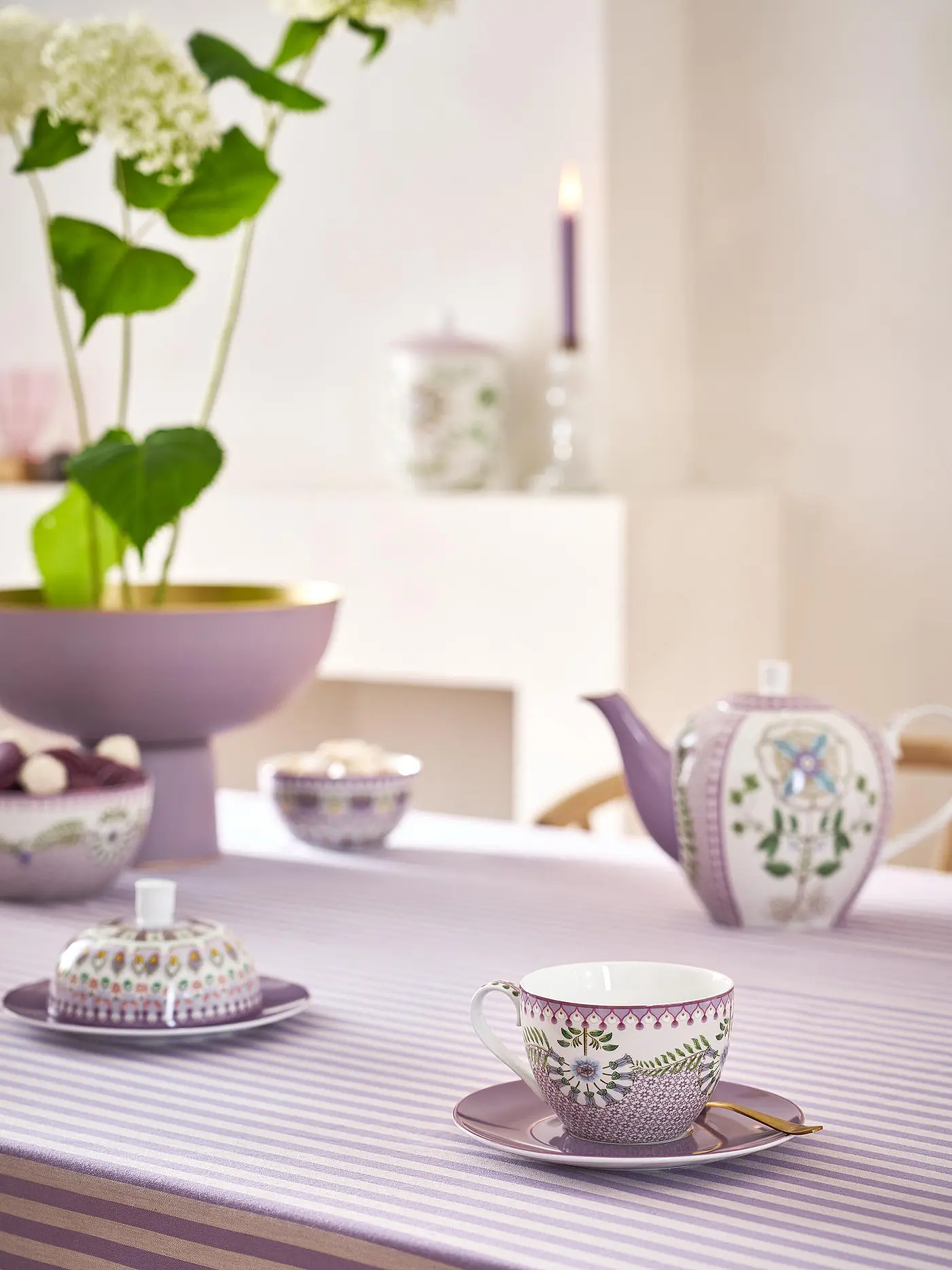 PIP STUDIO | Cappuccino Tassen mit Untertassen 2er Set  LILY & LOTUS 280ml Light Green | lila